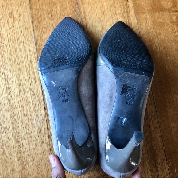 Tory Burch taupe suede look fabric and patent leather heels - Picture 10 of 10